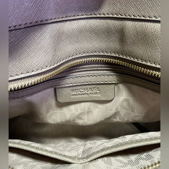 Michael Kors Dillon Medium Saffiano Leather Satchel Taupe Tan Bag Purse - EUC - Picture 8 of 11